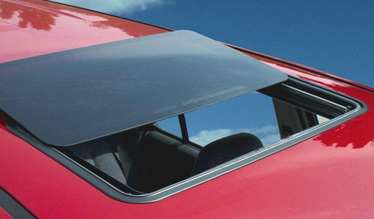 给汽车贴膜都说天窗不需要贴是真的吗